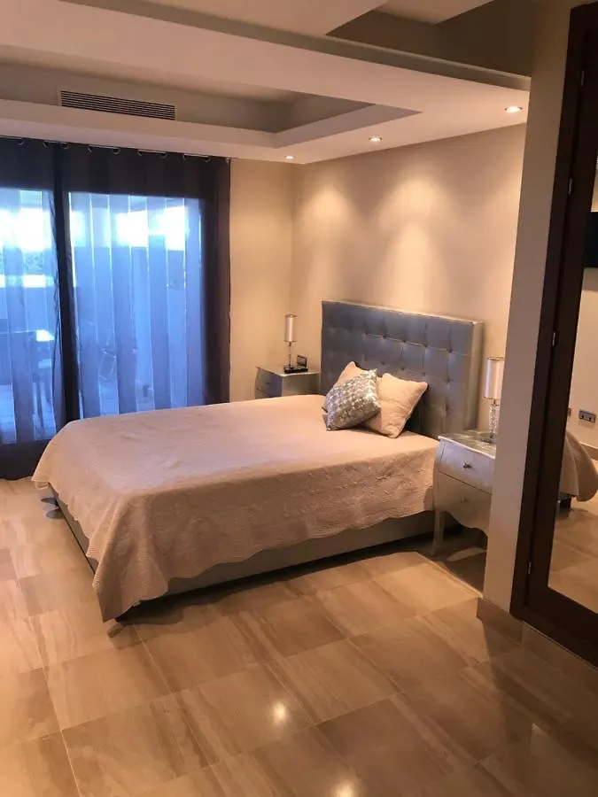 Waterfront Apartment エステポナ 0*,  スペイン